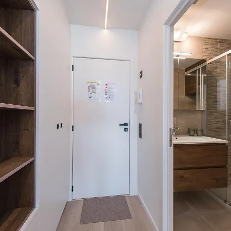 Apartman With Sea-view *